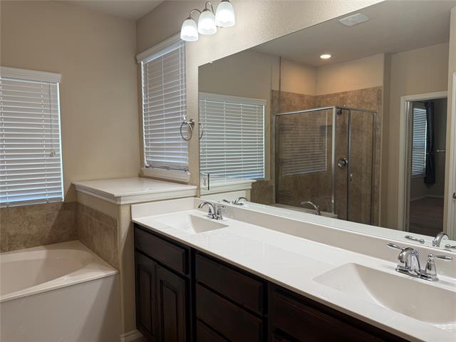 Building Photo - 2225 Windhaven Dr