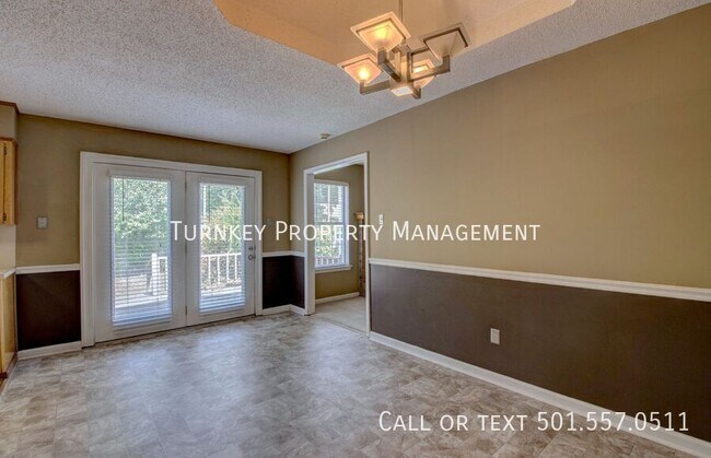 Building Photo - 3 Wagon Wheel Ct