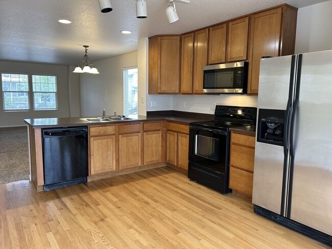Building Photo - Spacious 3-Bedroom Home with Fenced Yard – Available Now