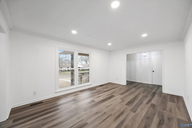 Building Photo - 329 Pawnee Trail SE