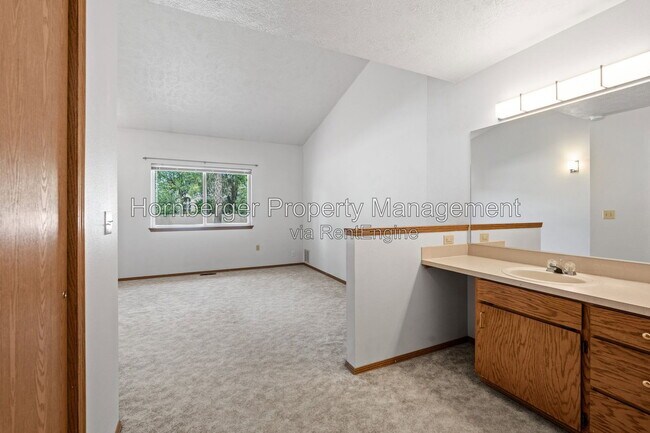 Building Photo - 1603 E 33rd Ave