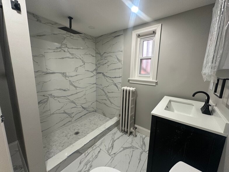 Building Photo - 13 Gladstone St