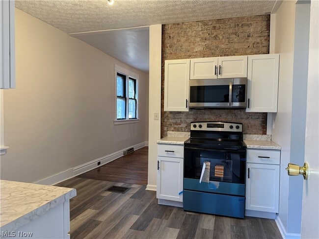 Building Photo - 110 S 8th St