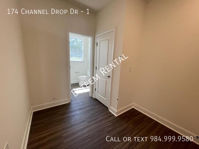 Building Photo - 174 Channel Drop Dr