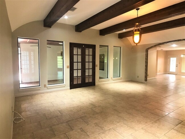 Building Photo - 4Bed/3.5Bath WITH A POOL Now available in Mcallen TX (Taylor and 495)