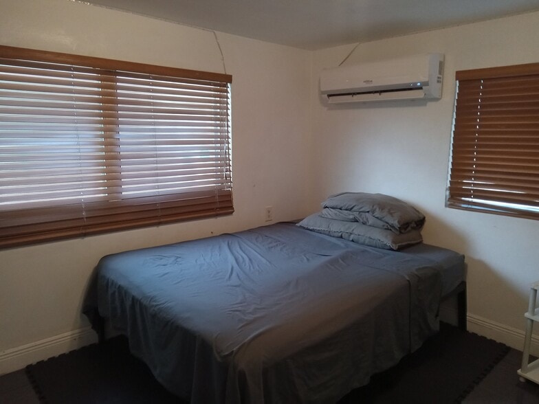 Building Photo - 1001 NE 88th St