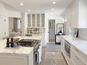 Building Photo - Remodeled and Modern, Open Floor-plan, Lux...