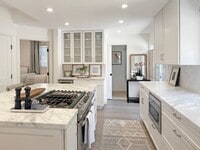 Building Photo - Remodeled and Modern, Open Floor-plan, Lux...