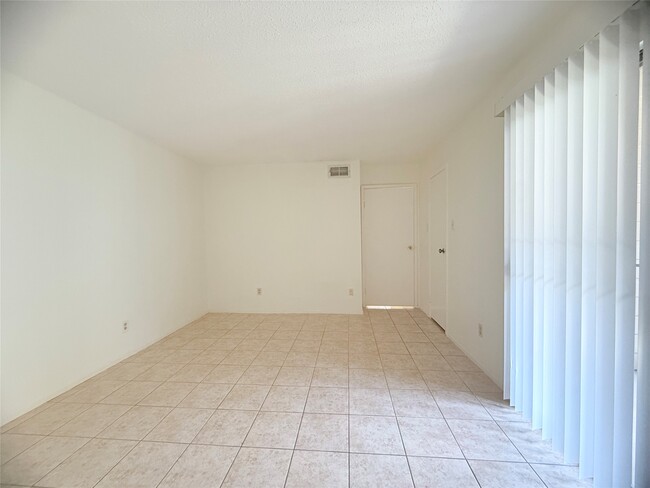 Building Photo - 6701 Sands Point Dr