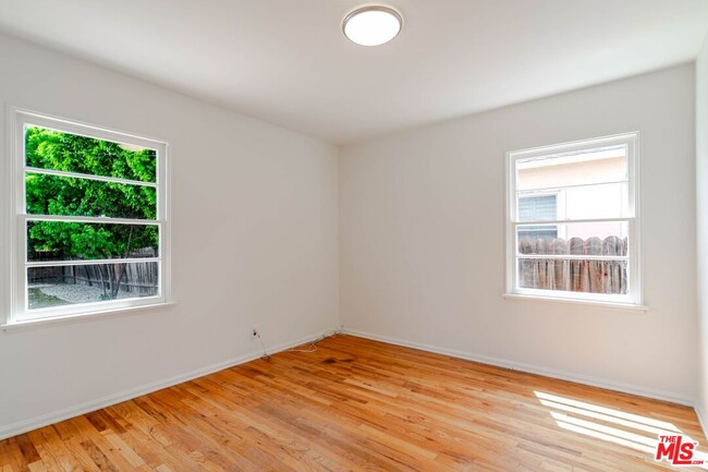 Building Photo - 4950 Newcastle Ave