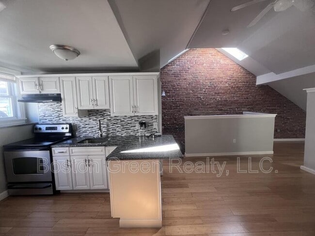 Building Photo - 315 Meridian St