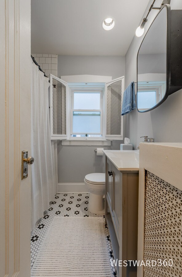 Building Photo - 1318 Dewey-2