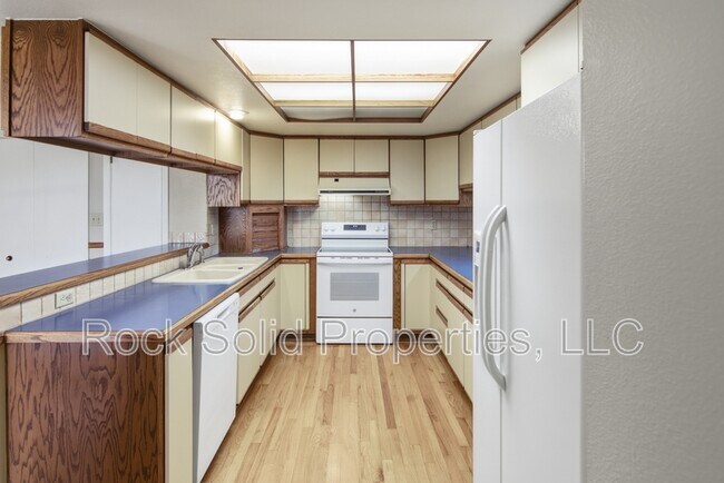 Building Photo - 5416 Meadowbrook Dr