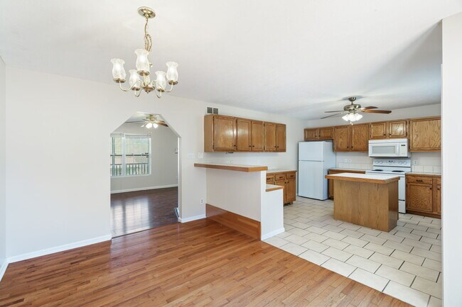 Building Photo - 182 Megan Ln