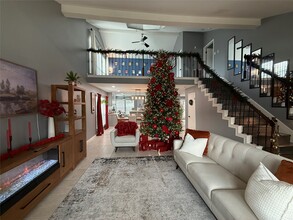 Building Photo - 12822 Skyknoll Ln