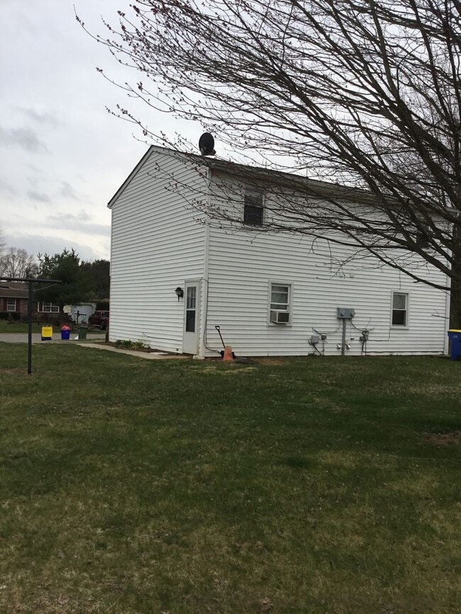 Building Photo - 1497 Equestrian Dr