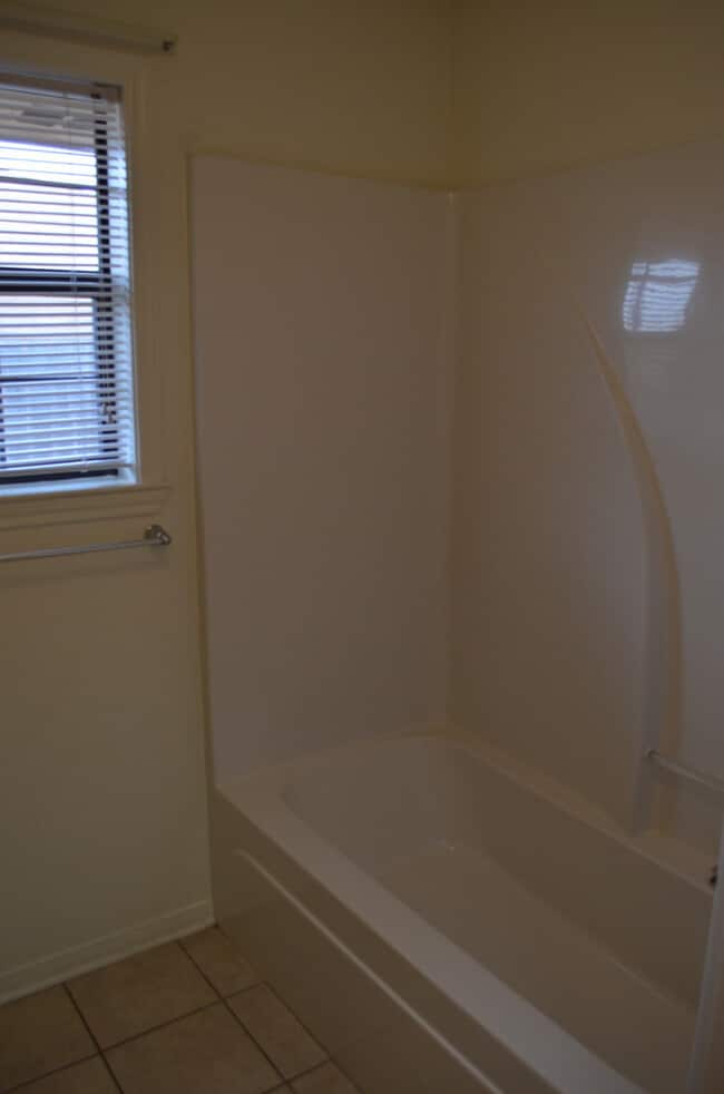 Building Photo - 912Rebecca