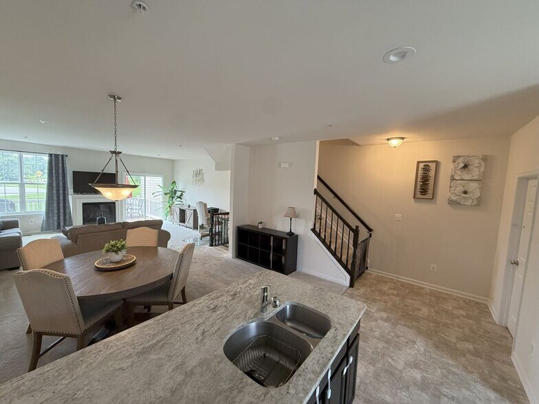 Building Photo - 111 Clydesdale Ln