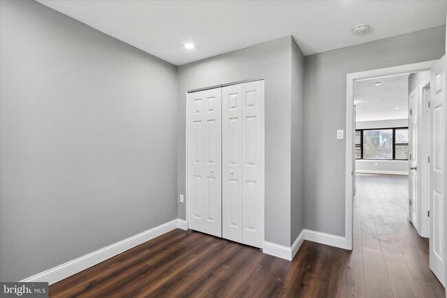 Building Photo - 296 Greenough St