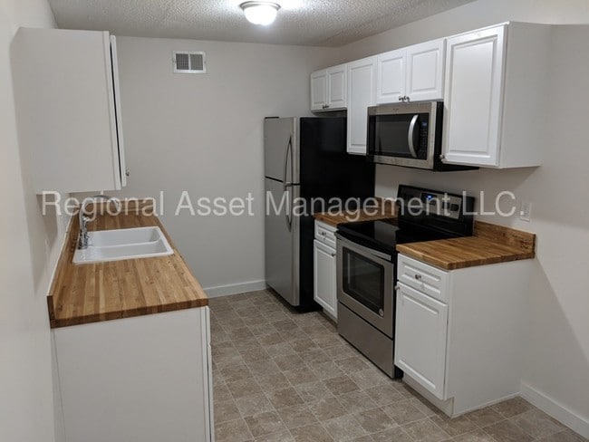 Primary Photo - Oversized Renovated 2 Bedroom