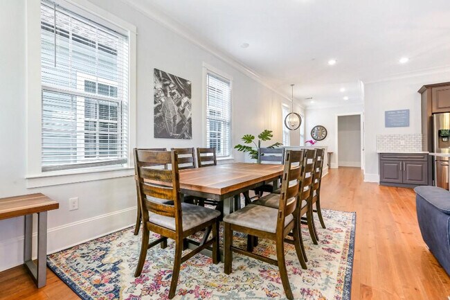 Building Photo - 1233 St Charles Ave