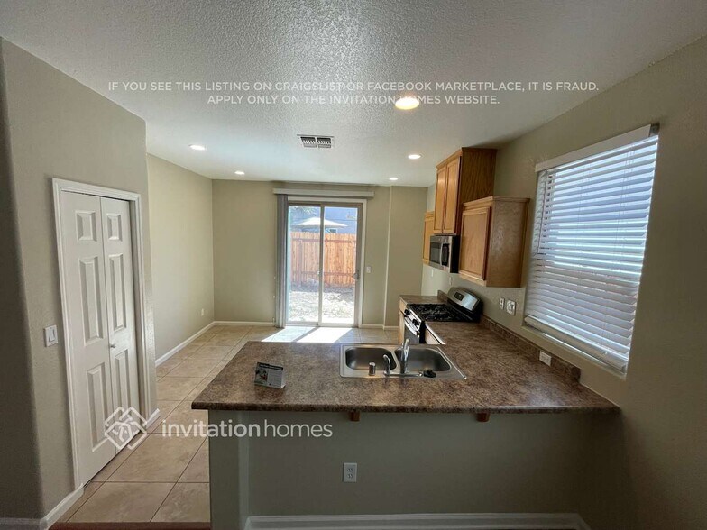 Building Photo - 8898 Great Rock Cir