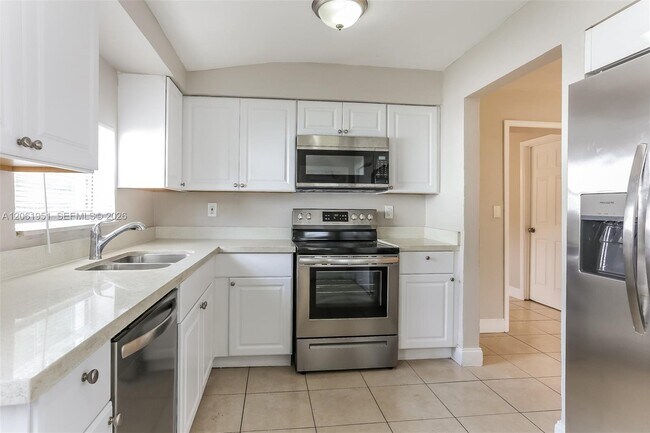 Building Photo - 3751 NW 9th Ct