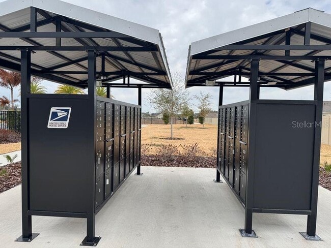 Building Photo - 5350 Hayloft Dr