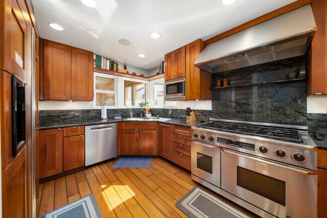 Building Photo - 3464 Carlsbad Blvd