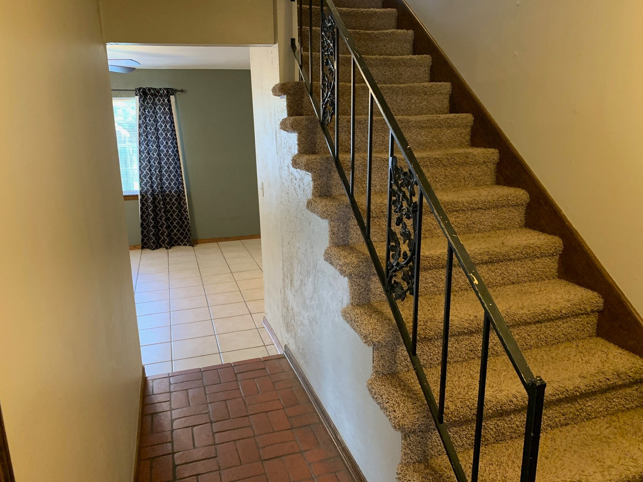 Building Photo - 641 Belle Air Ave