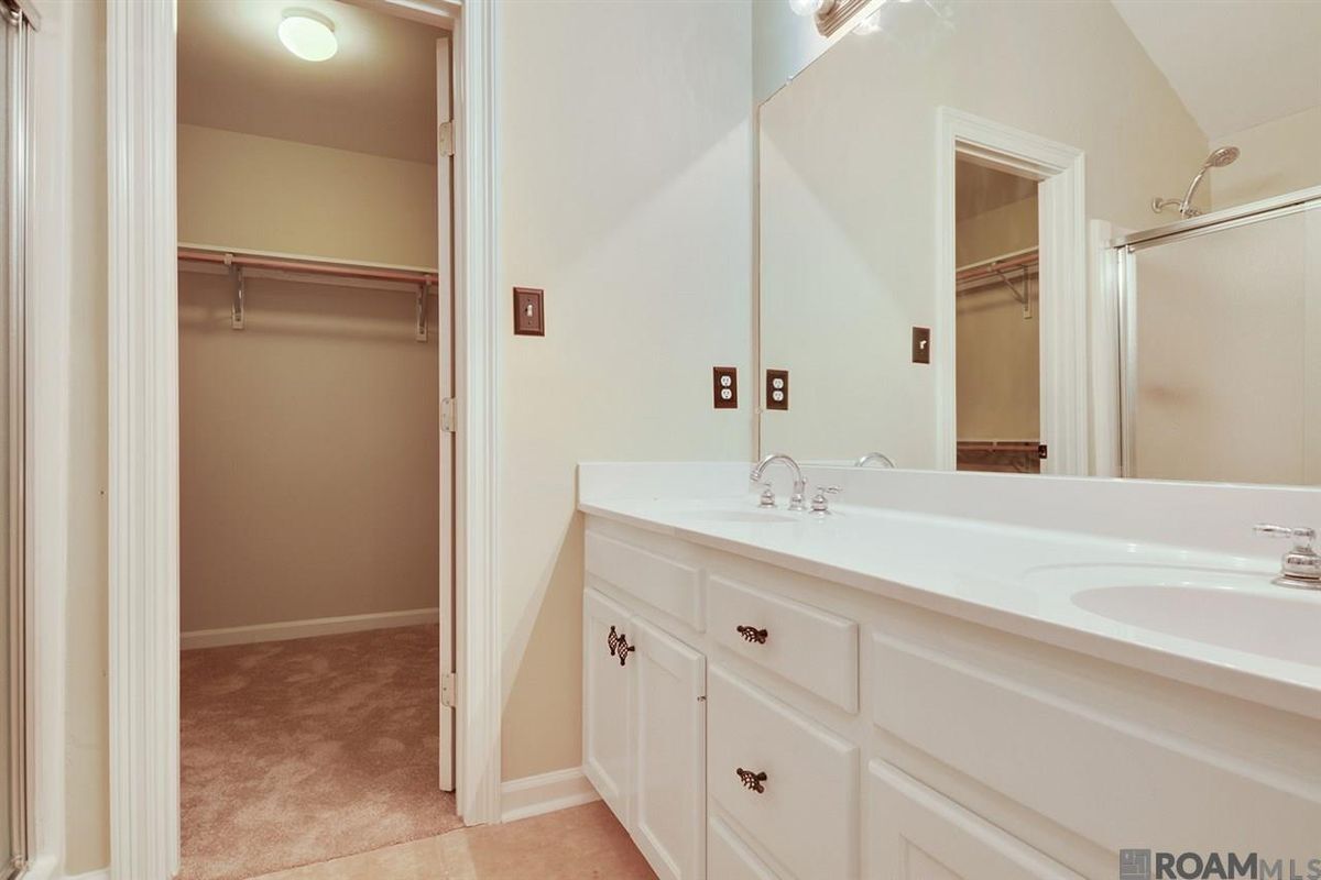 Building Photo - 5156 Stumberg Ln