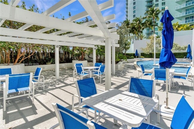 Building Photo - 1800 N Bayshore Dr