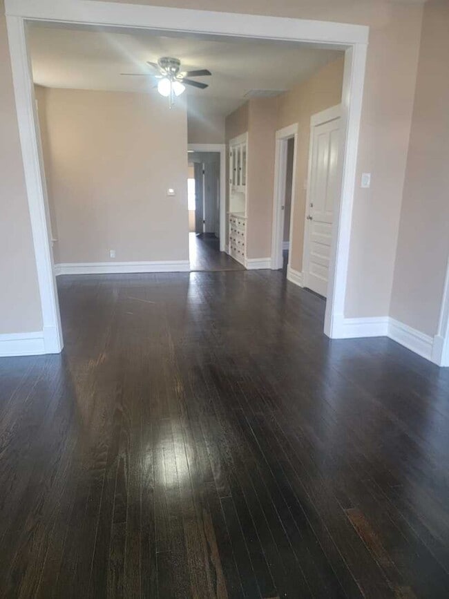 Building Photo - 1540 N Keeler Ave