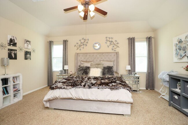 Building Photo - For Lease | 4 Bed, 2 Bath | 2,449 Sq Ft | The Woodlands Creekside Community |