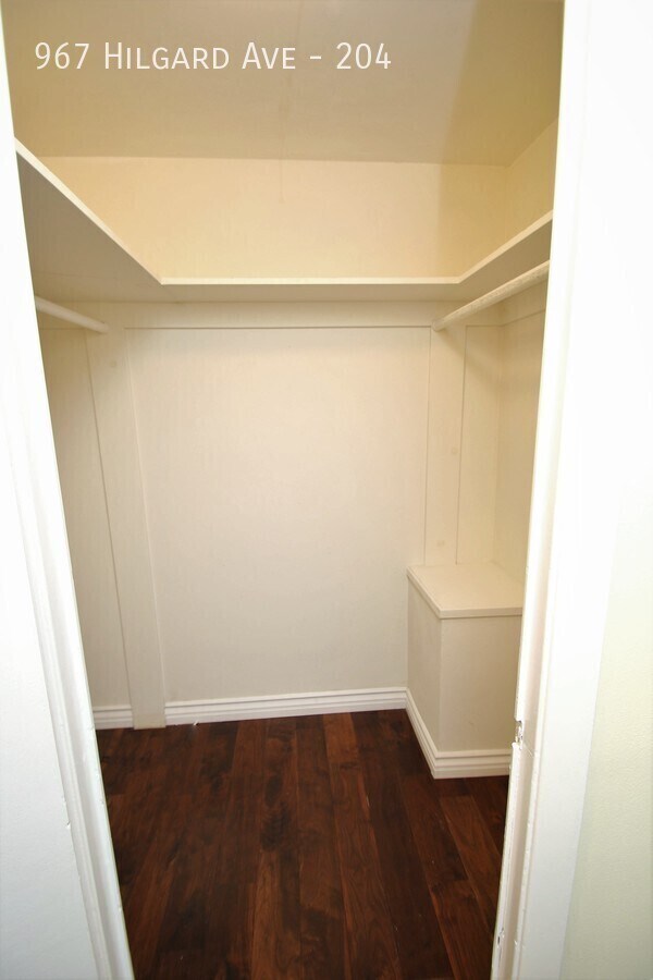 Building Photo - 967 Hilgard Ave