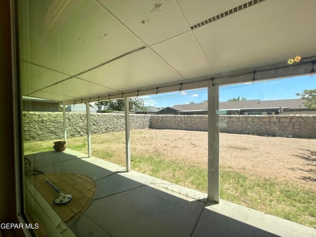 Building Photo - 9004 Lait Dr