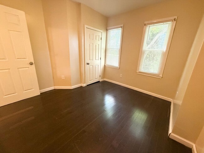 Building Photo - Gorgeous 3-Bedroom Townhome in Elmwood Park! Available NOW!