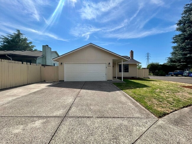 Building Photo - Freshly Renovated Home - Available Now!!
