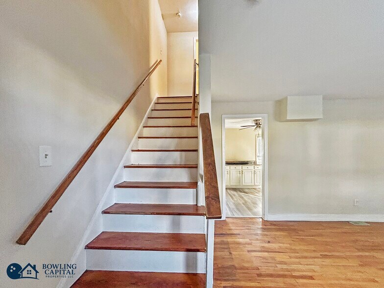 Apt A Entrance (Inside) - 1106 S Lombardy St