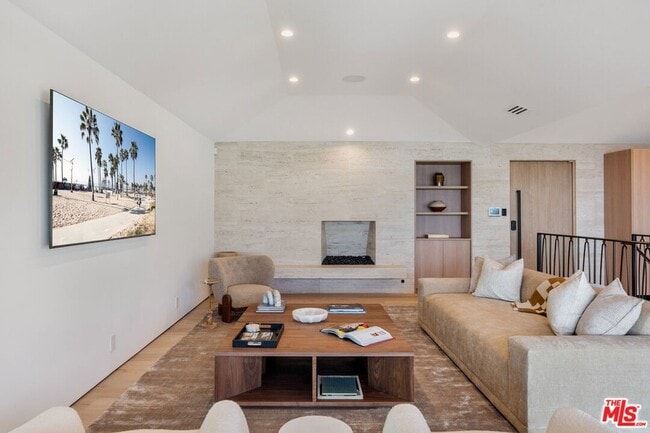 Building Photo - 8800 Hollywood Blvd