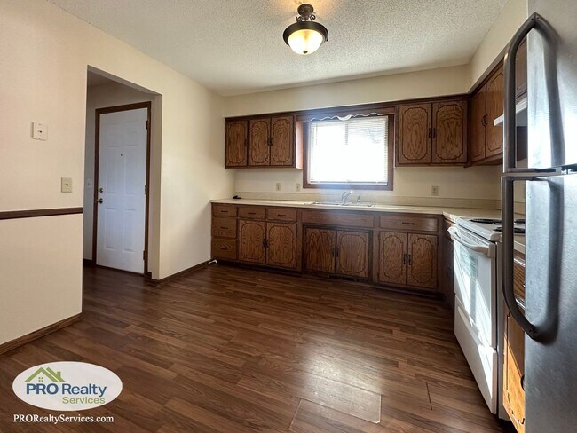 Building Photo - 3 Bedroom Home in Maple Grove