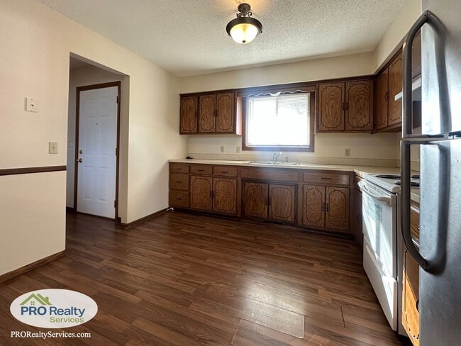 Building Photo - 3 Bedroom Home