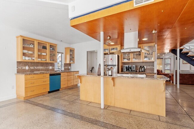 Building Photo - 5 Avondale Ave