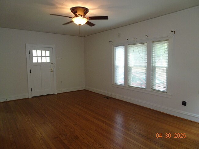 Building Photo - 2 Story Home in Toano VA for Rent