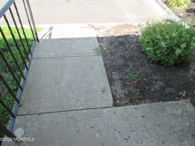 Building Photo - 363B Chesterfield Ct