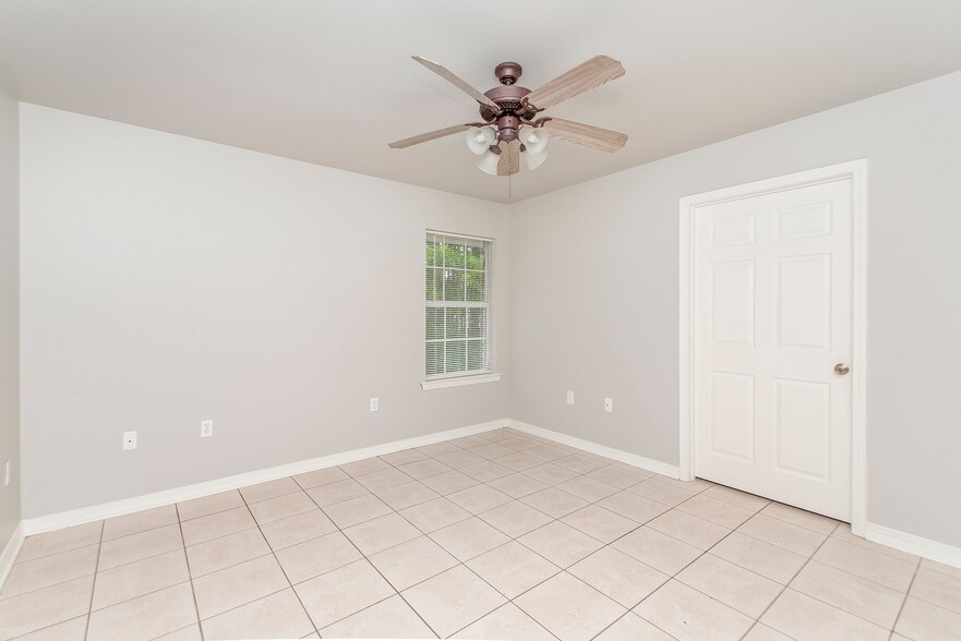 Building Photo - 48289 Alack Ln