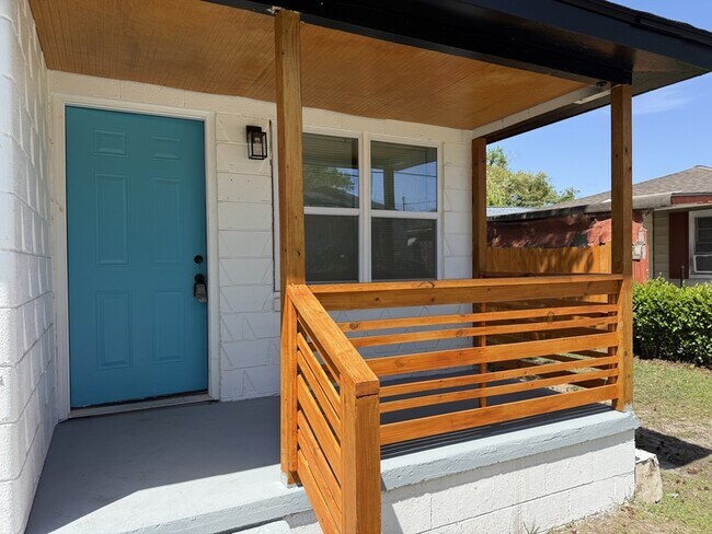 Building Photo - 239 Jenks St