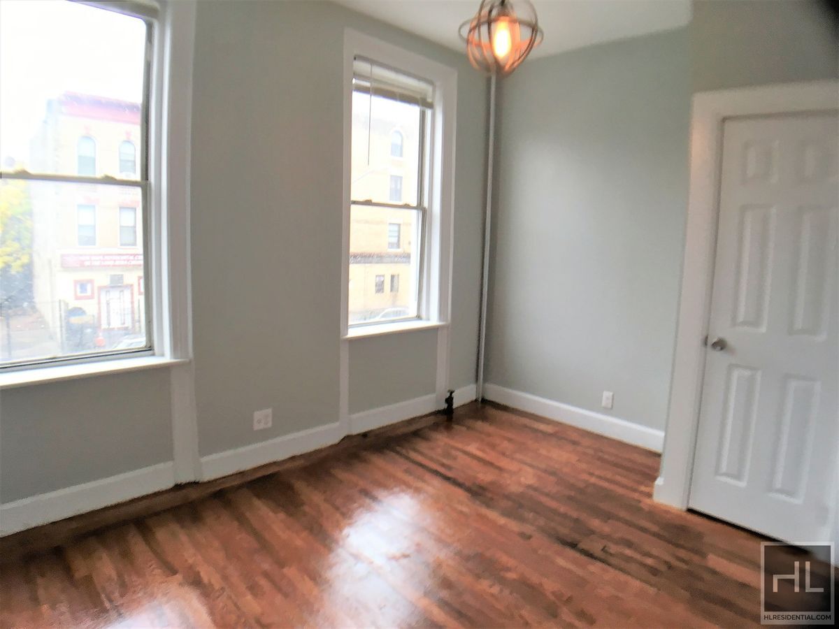 Building Photo - 1839 Park Pl