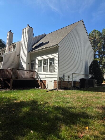 Building Photo - 18 Duke of Gloucester Cir