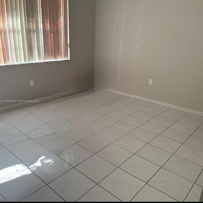 Building Photo - 2912 SW 38th Ct